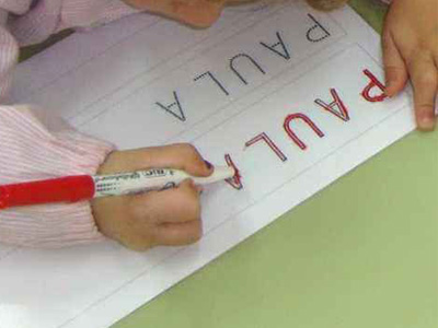 Niñez-aprende-a-escribir-su-nombre