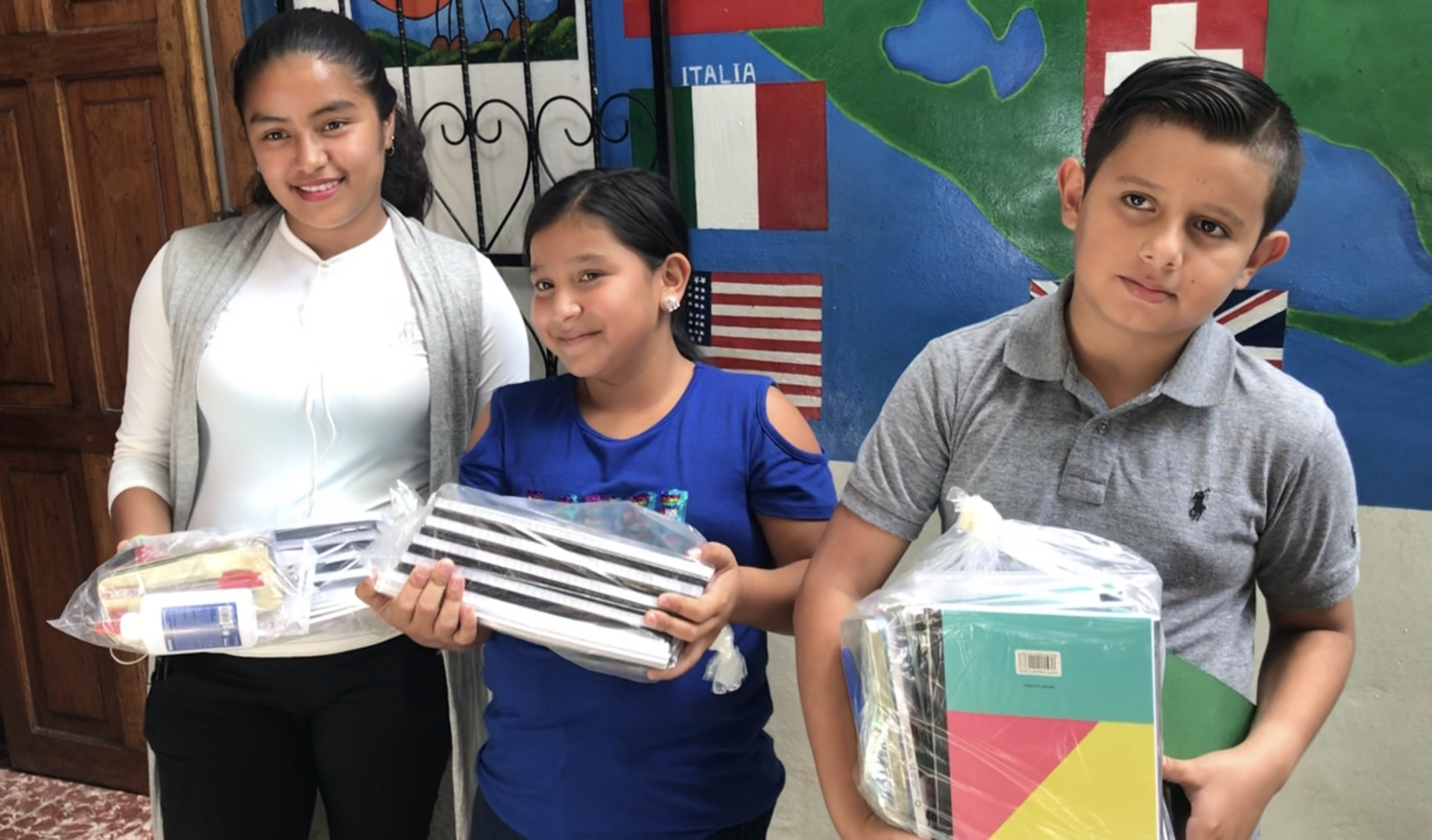 Niñez trabajadora de Matagalpa recibe becas escolares