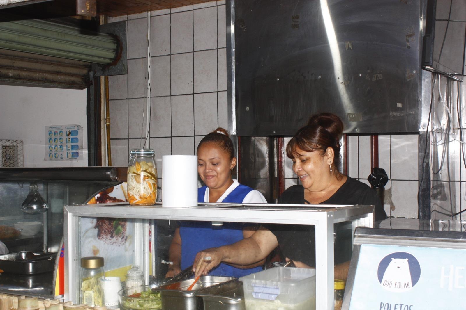 Nica-migrante-con-comedor-en-Costa-Rica